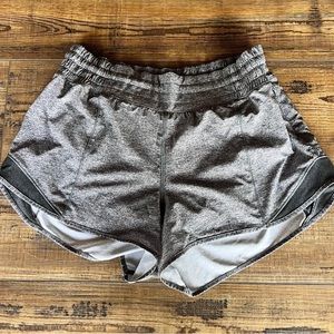 Lululemon Hotty Hot Short High-Rise 2.5"